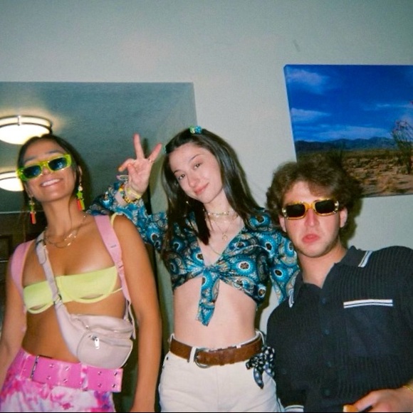 Meet your Posher, Tori - Picture 2 of 5